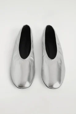 SCHLICHTE BALLERINAS AUS LEDER
