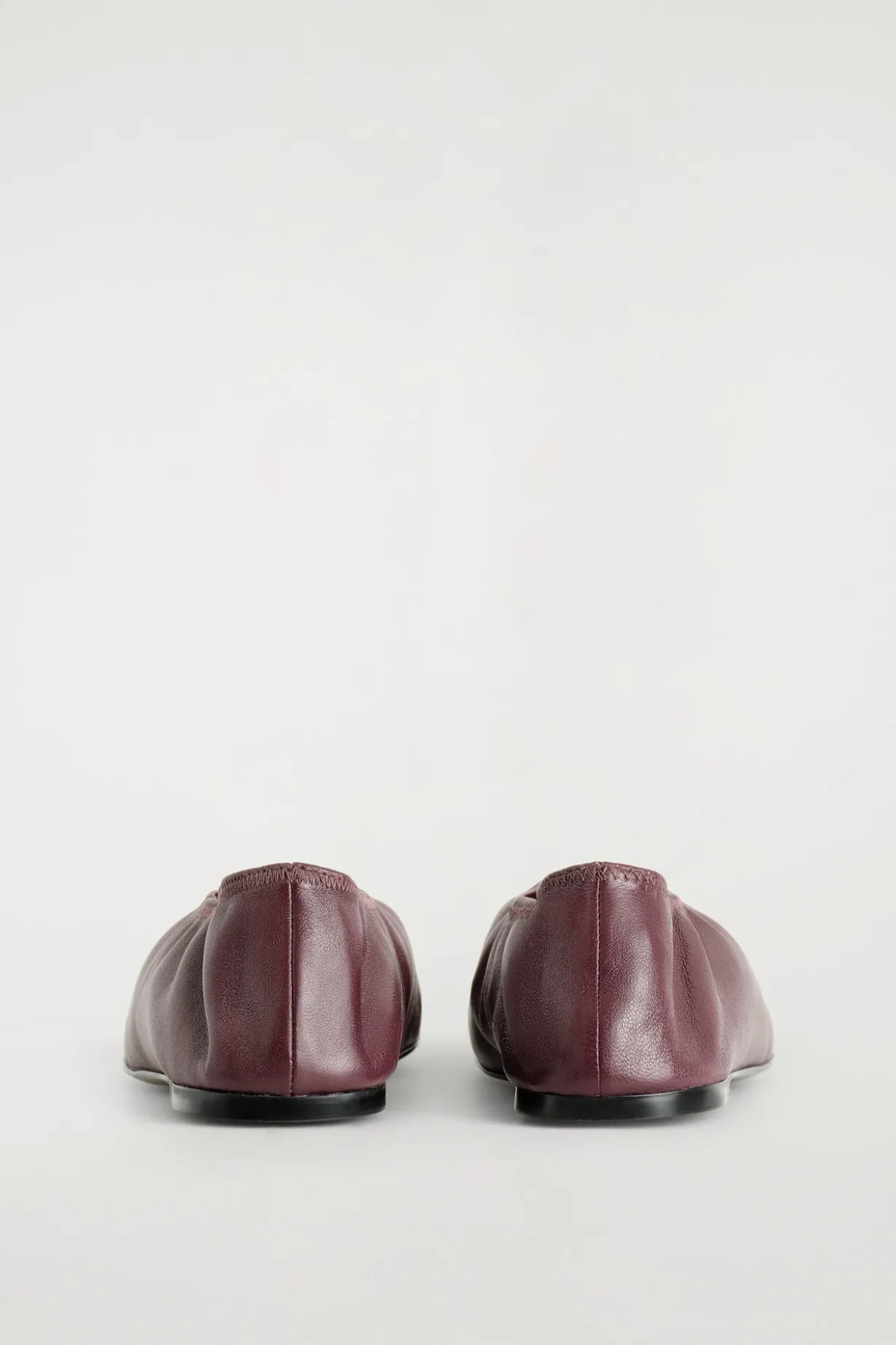SCHLICHTE BALLERINAS AUS LEDER