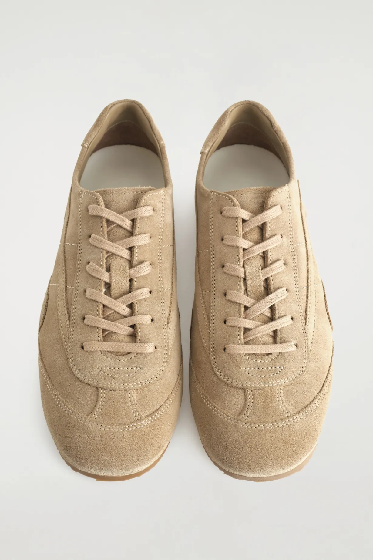 SCHLICHTE SNEAKERS AUS LEDER