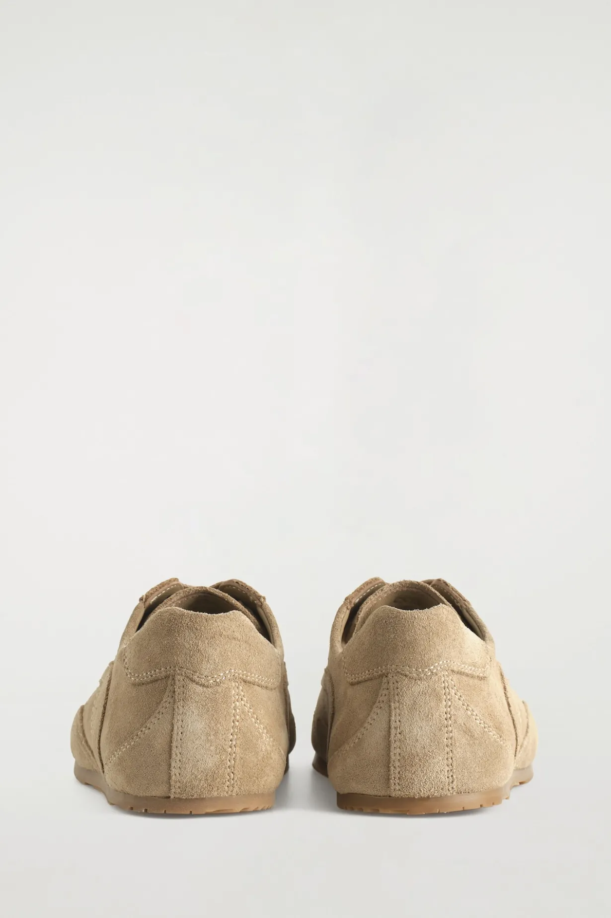SCHLICHTE SNEAKERS AUS LEDER
