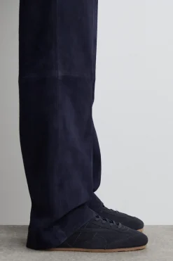 SCHLICHTE SNEAKERS AUS LEDER