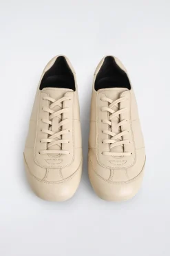 SCHLICHTE SNEAKERS AUS LEDER
