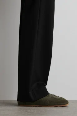 SCHLICHTE SNEAKERS AUS LEDER