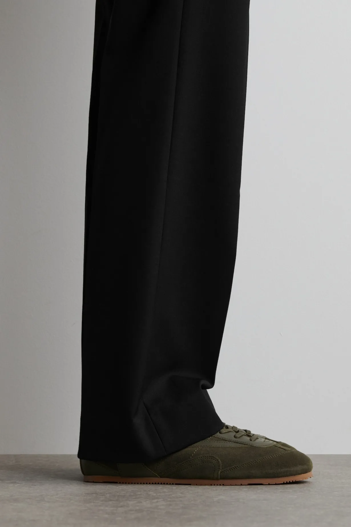 SCHLICHTE SNEAKERS AUS LEDER