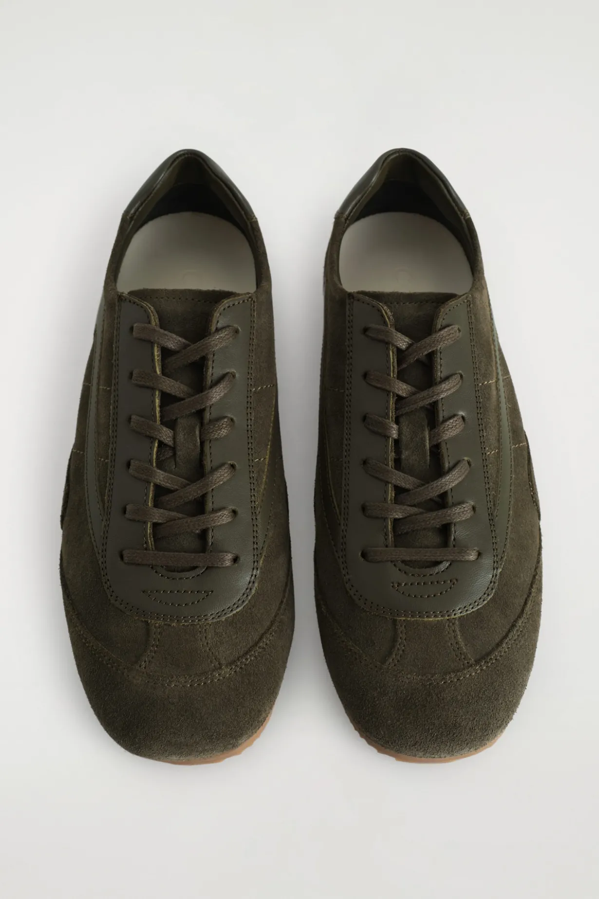 SCHLICHTE SNEAKERS AUS LEDER