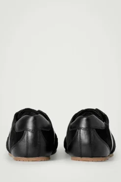 SCHLICHTE SNEAKERS AUS VELOURSLEDER