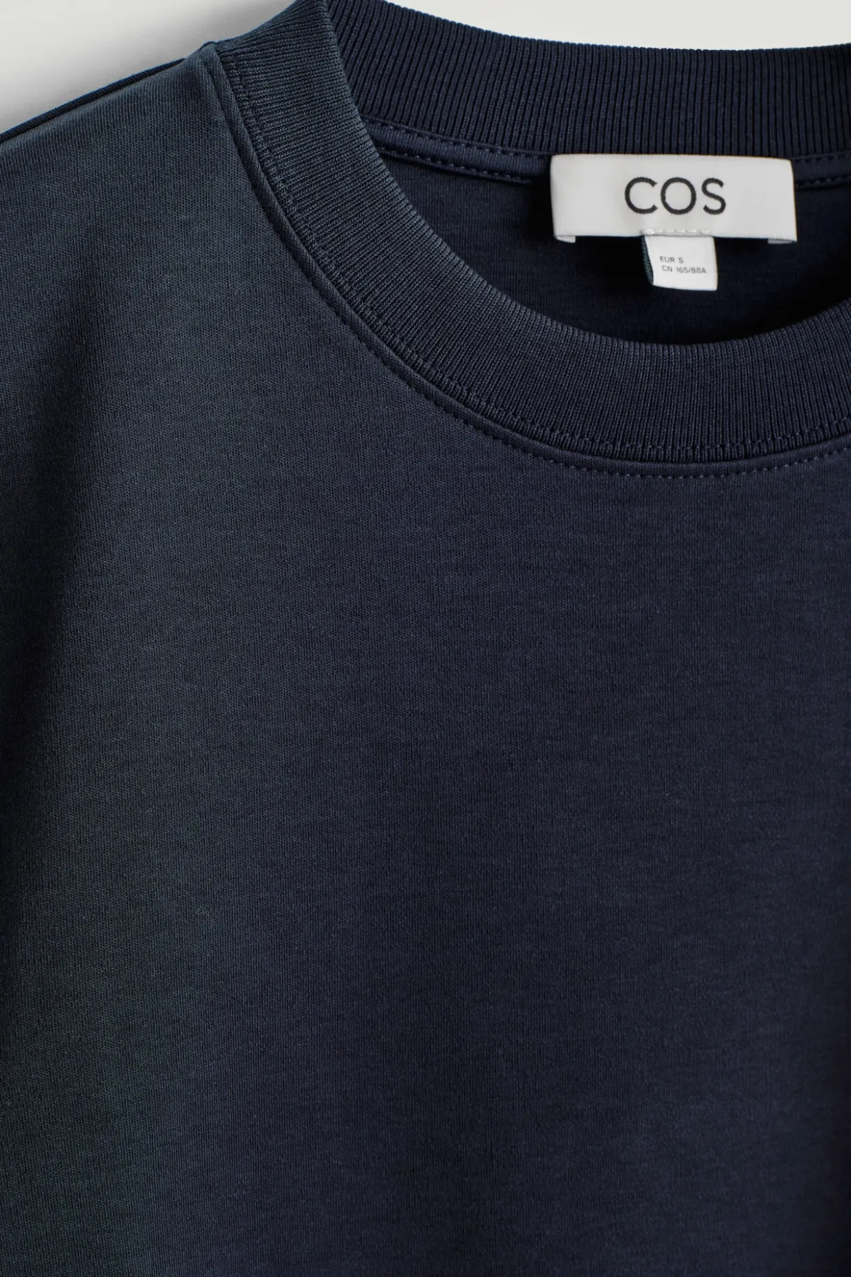 SCHLICHTES T-SHIRT