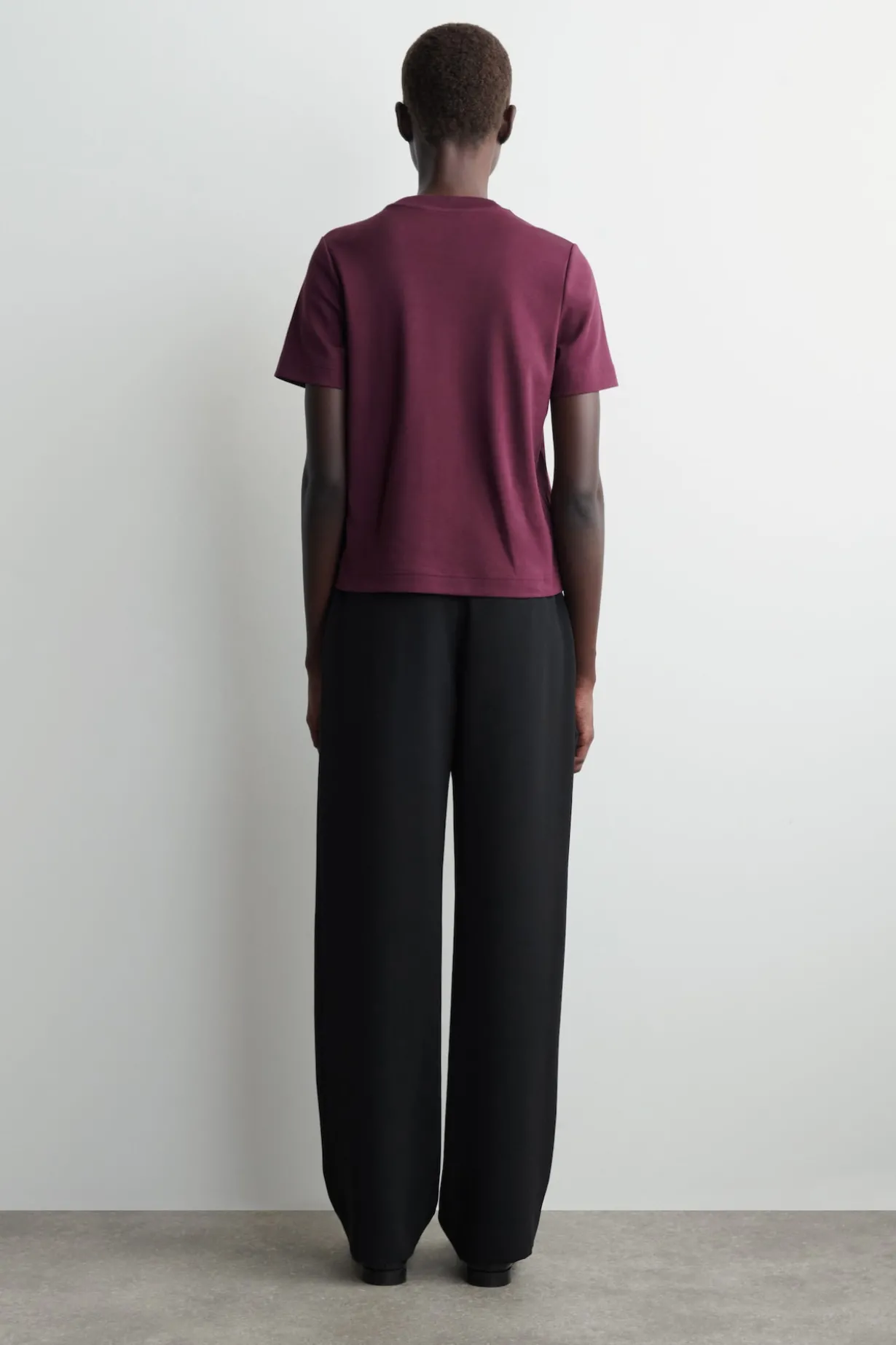 SCHLICHTES T-SHIRT