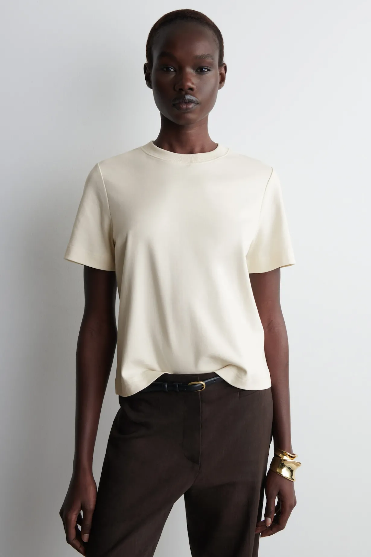 SCHLICHTES T-SHIRT MIT NORMALER PASSFORM