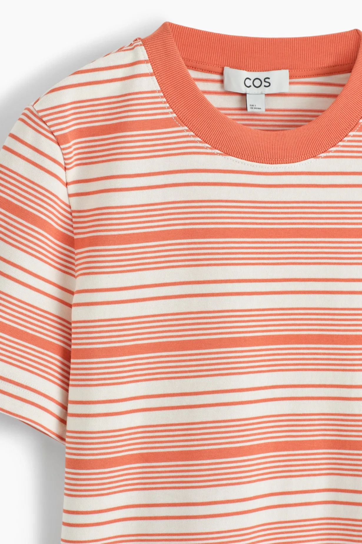 SCHLICHTES T-SHIRT MIT NORMALER PASSFORM