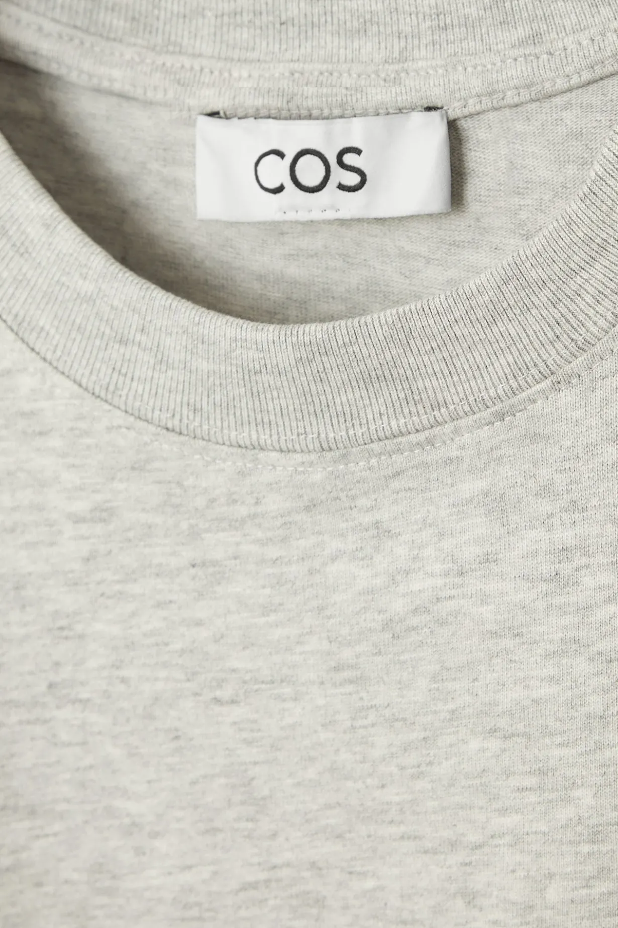 SCHLICHTES T-SHIRT MIT NORMALER PASSFORM