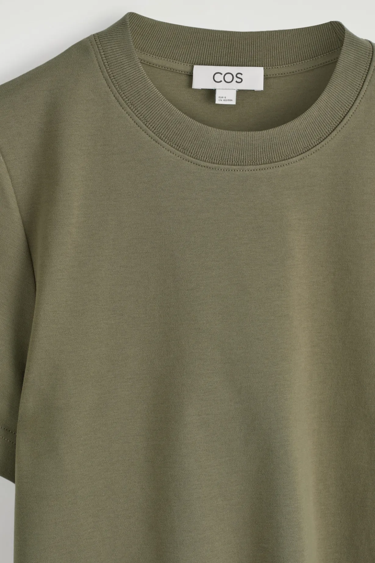 SCHLICHTES T-SHIRT MIT NORMALER PASSFORM