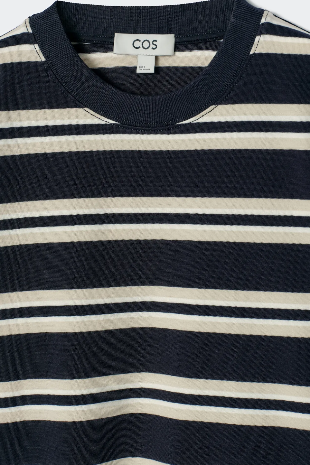 SCHLICHTES T-SHIRT MIT NORMALER PASSFORM