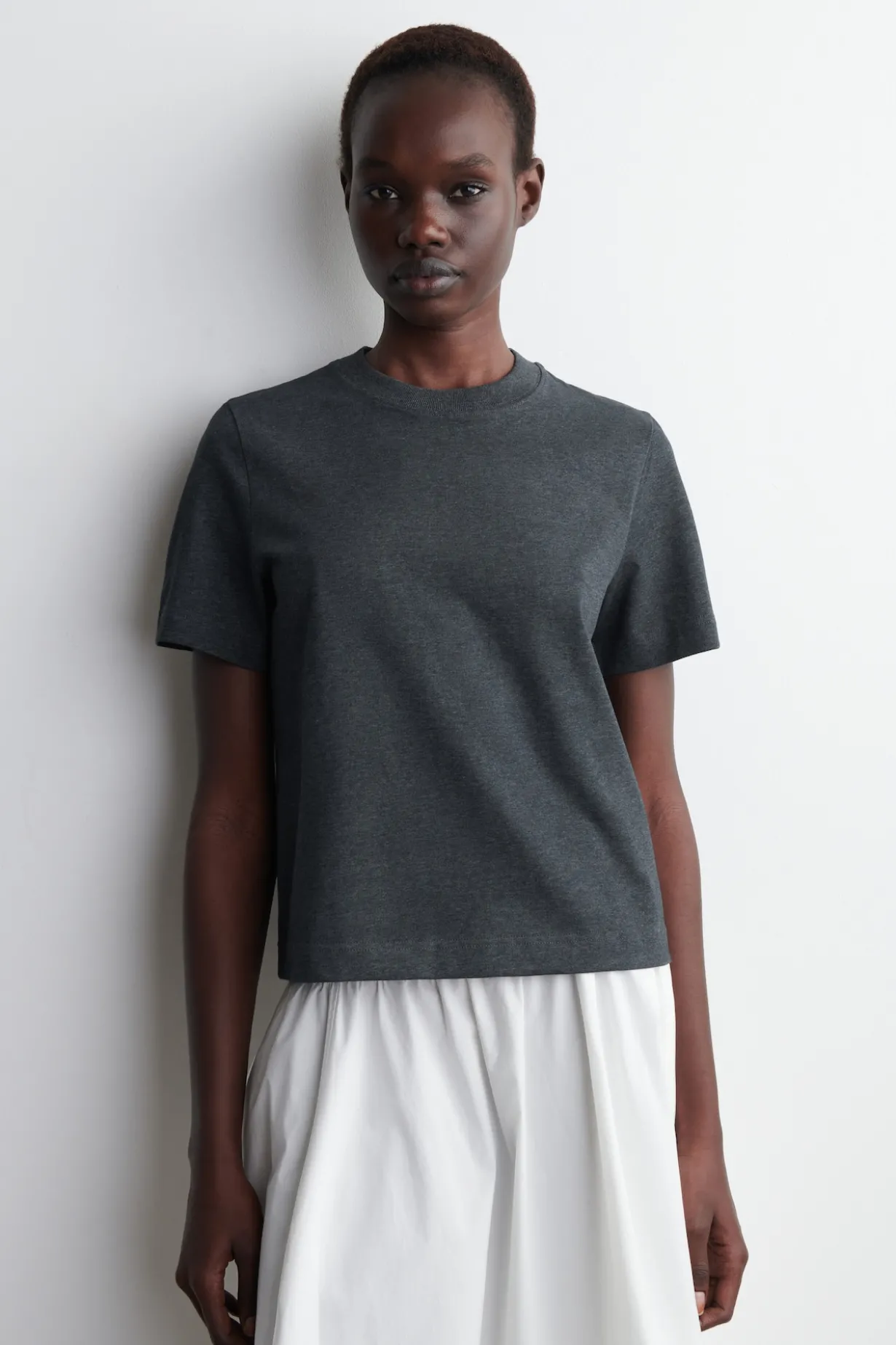 SCHLICHTES T-SHIRT MIT NORMALER PASSFORM