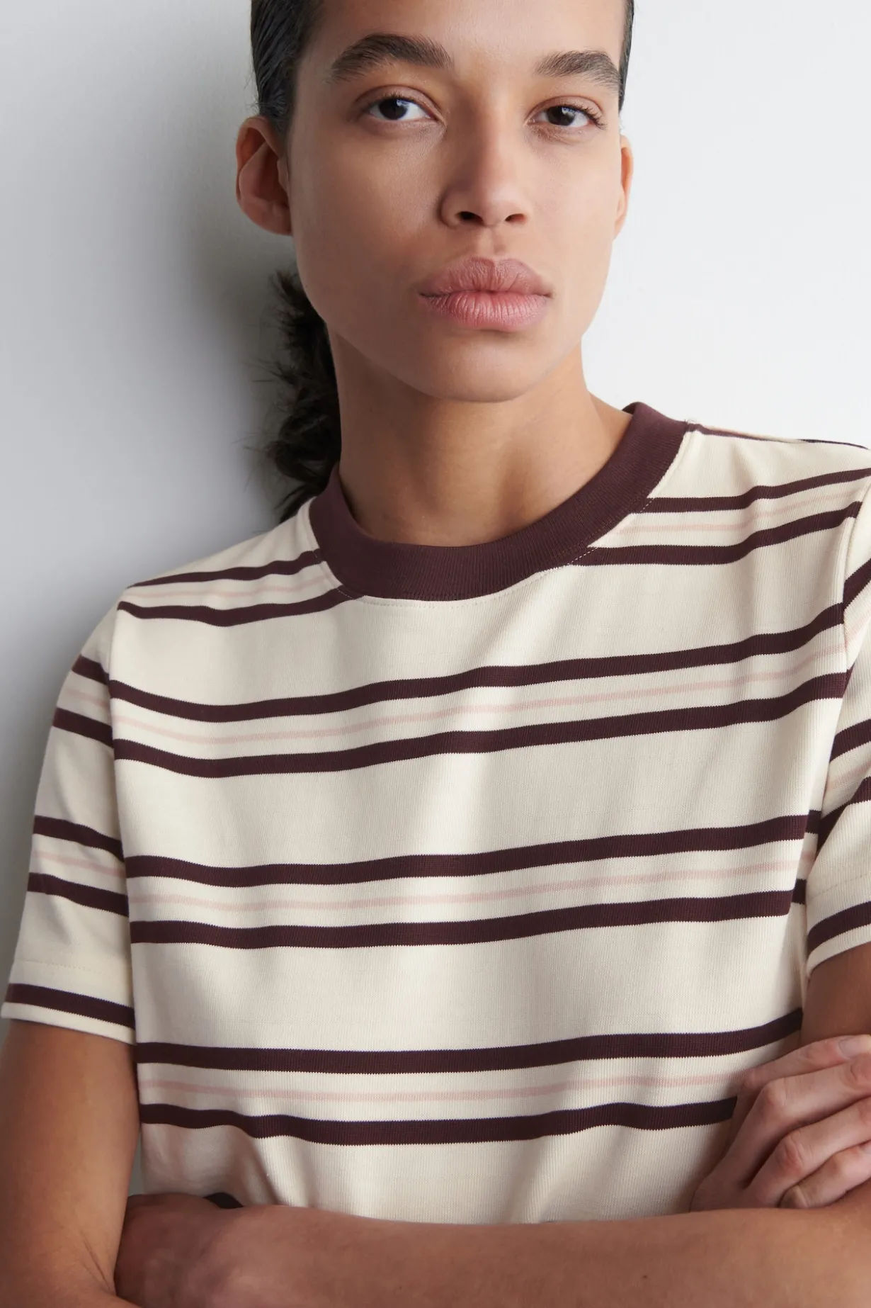 SCHLICHTES T-SHIRT MIT NORMALER PASSFORM