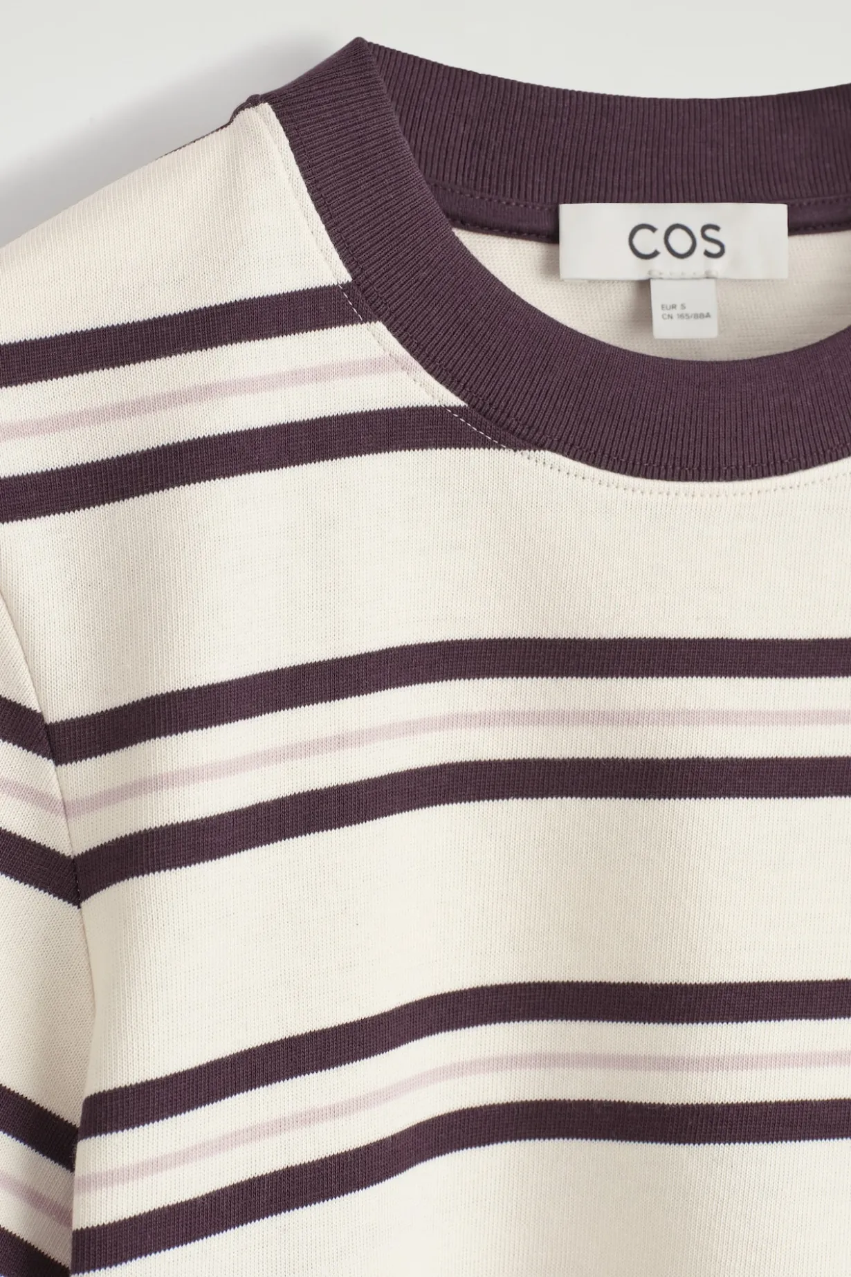 SCHLICHTES T-SHIRT MIT NORMALER PASSFORM