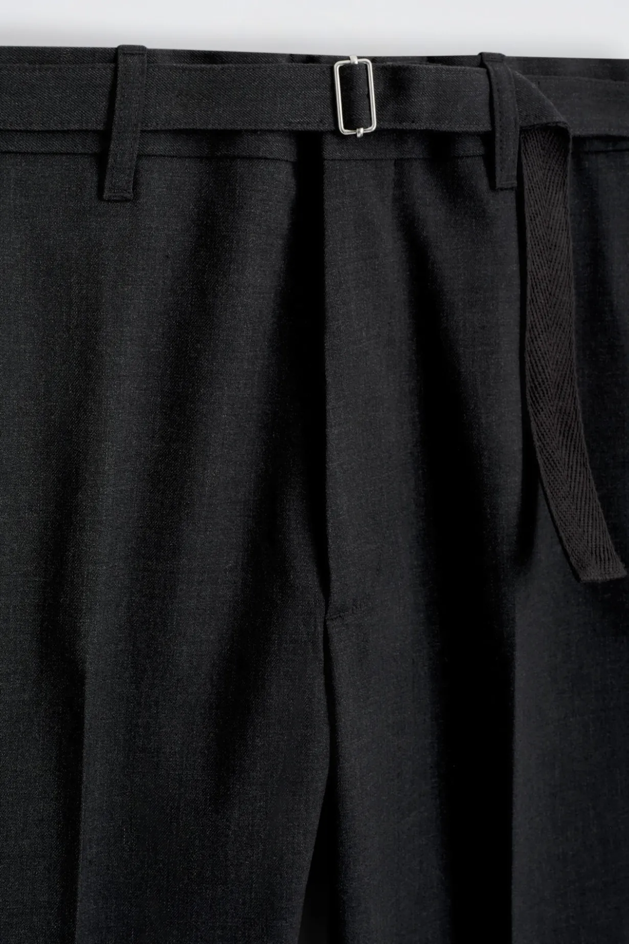 SCHMAL GESCHNITTENE HOSE AUS WOLL-MIX MIT GÜRTEL