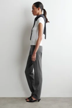 SCHMAL GESCHNITTENE HOSE MIT GERADEM BEIN