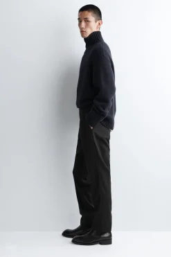 SCHMAL GESCHNITTENE WOLLHOSE