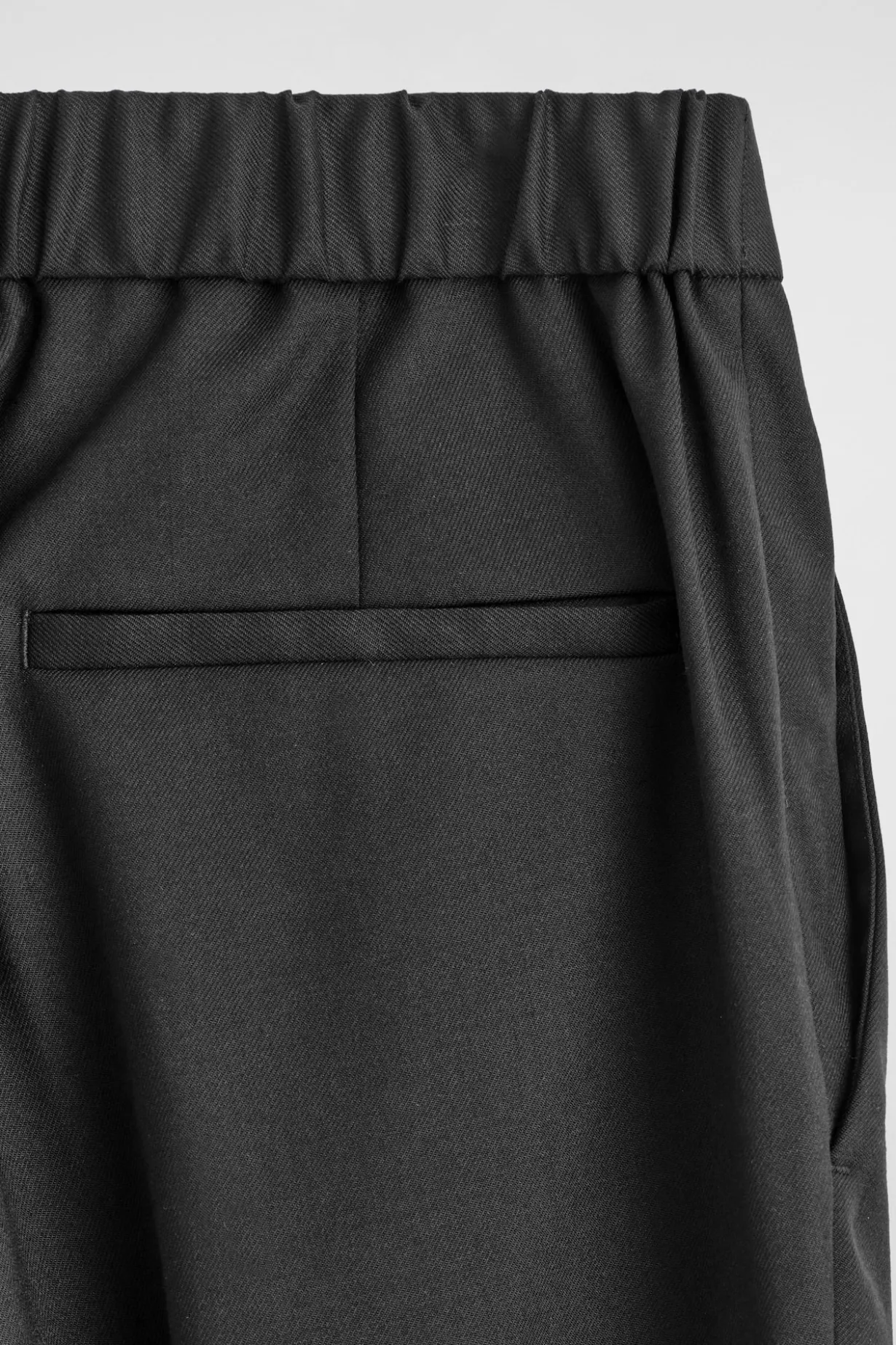 SCHMAL GESCHNITTENE WOLLHOSE