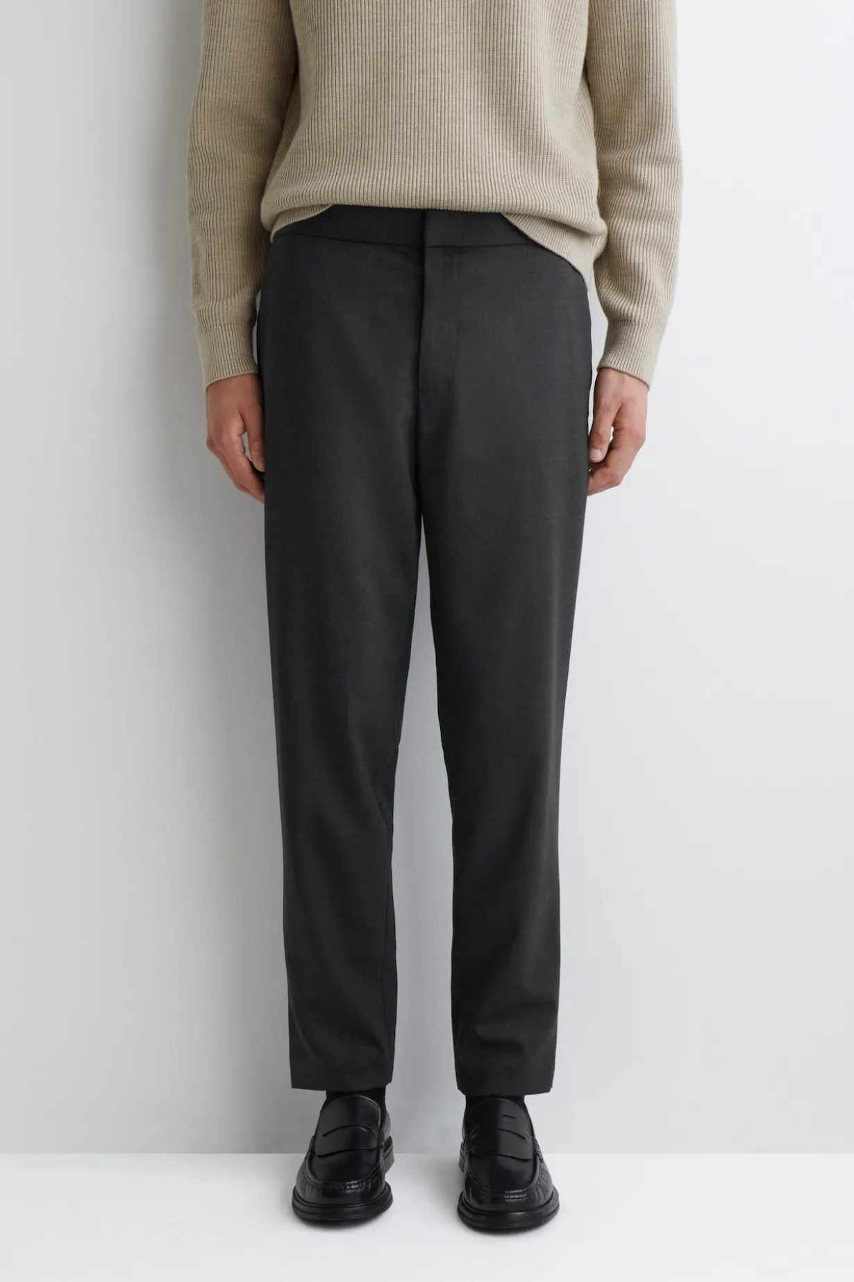 SCHMAL GESCHNITTENE WOLLHOSE