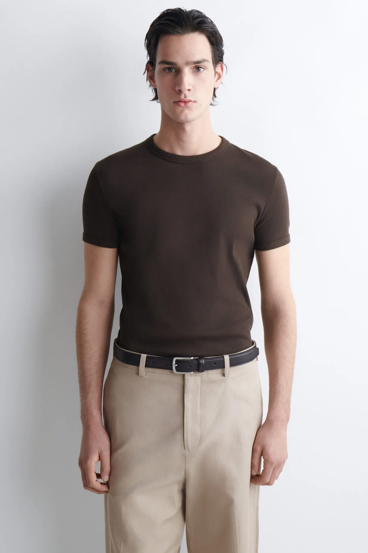 SCHMAL GESCHNITTENES GERIPPTES BAUMWOLL-T-SHIRT