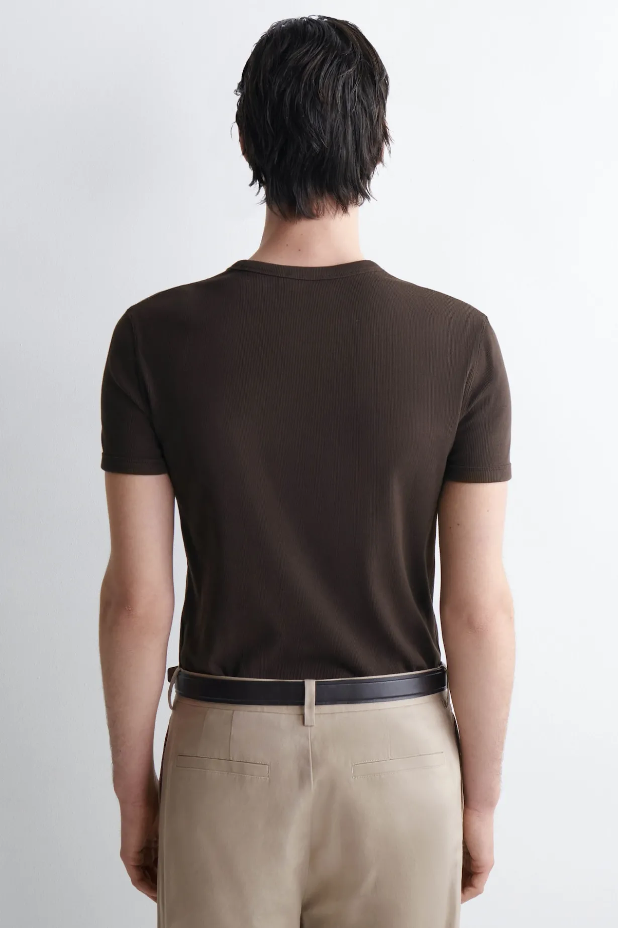SCHMAL GESCHNITTENES GERIPPTES BAUMWOLL-T-SHIRT
