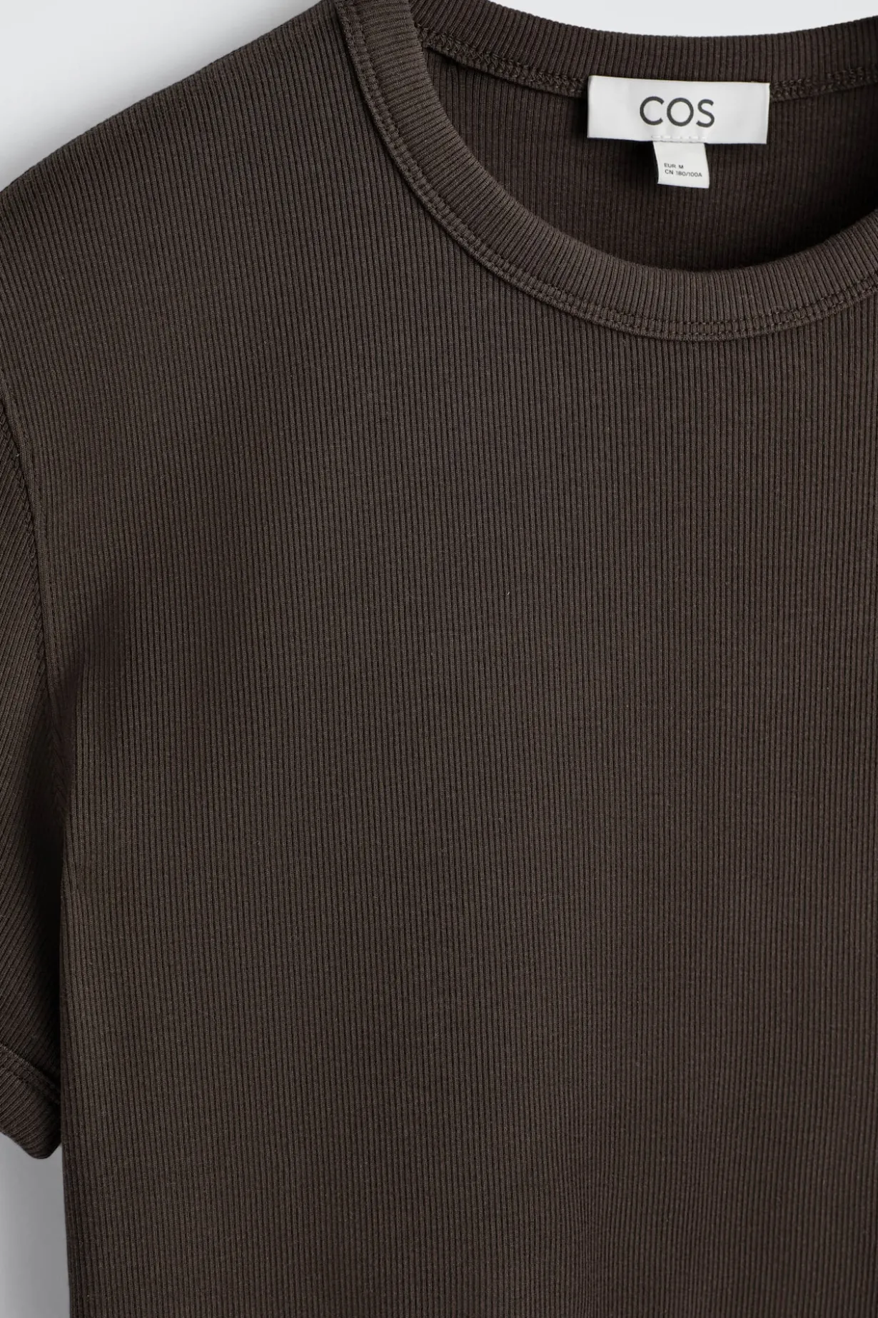 SCHMAL GESCHNITTENES GERIPPTES BAUMWOLL-T-SHIRT