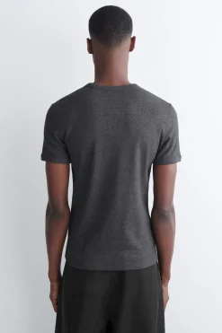 SCHMAL GESCHNITTENES GERIPPTES BAUMWOLL-T-SHIRT