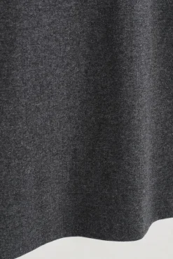 SCHMAL GESCHNITTENES GERIPPTES BAUMWOLL-T-SHIRT