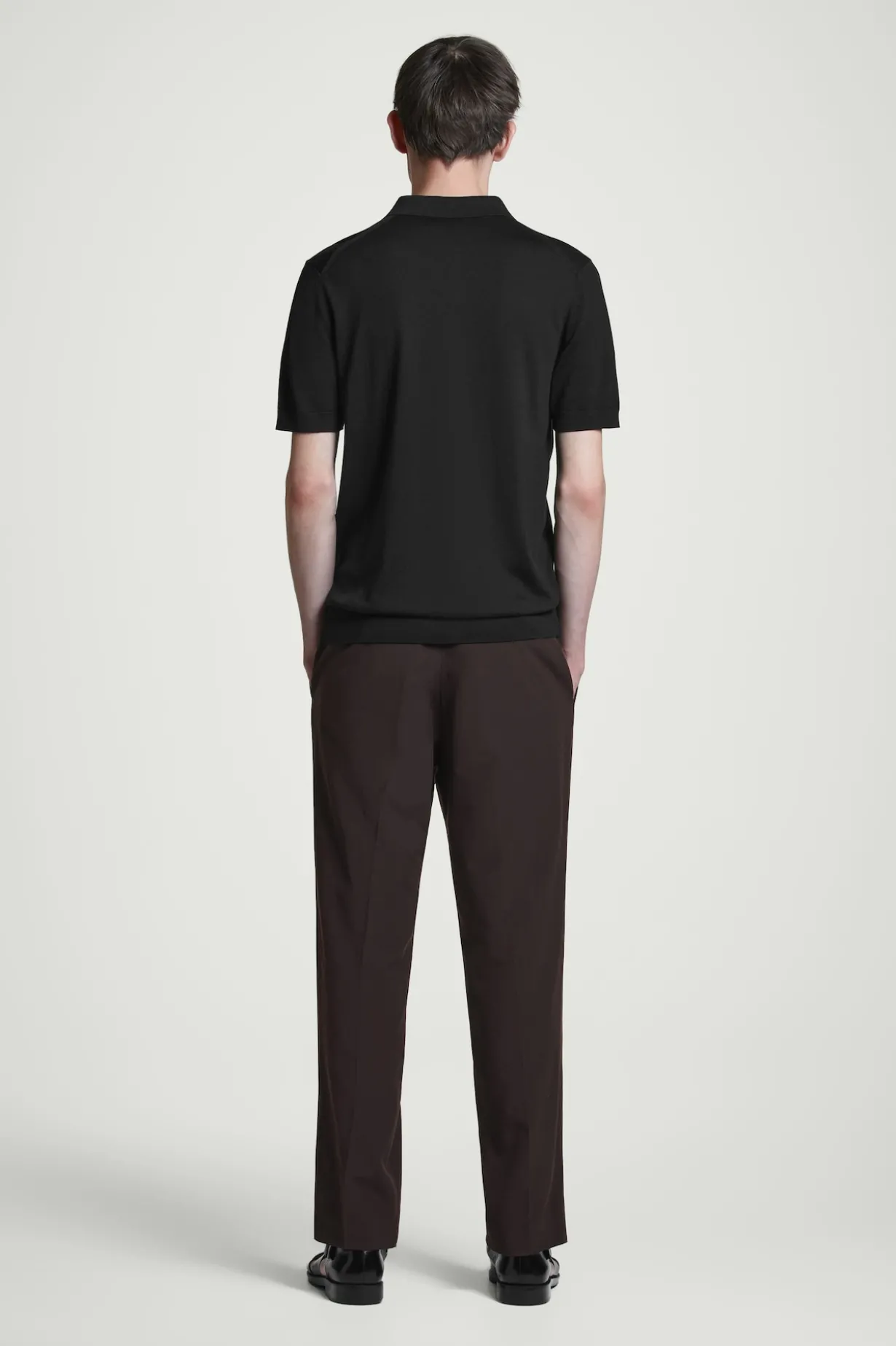 SCHMAL GESCHNITTENES POLOSHIRT AUS SEIDENSTRICK