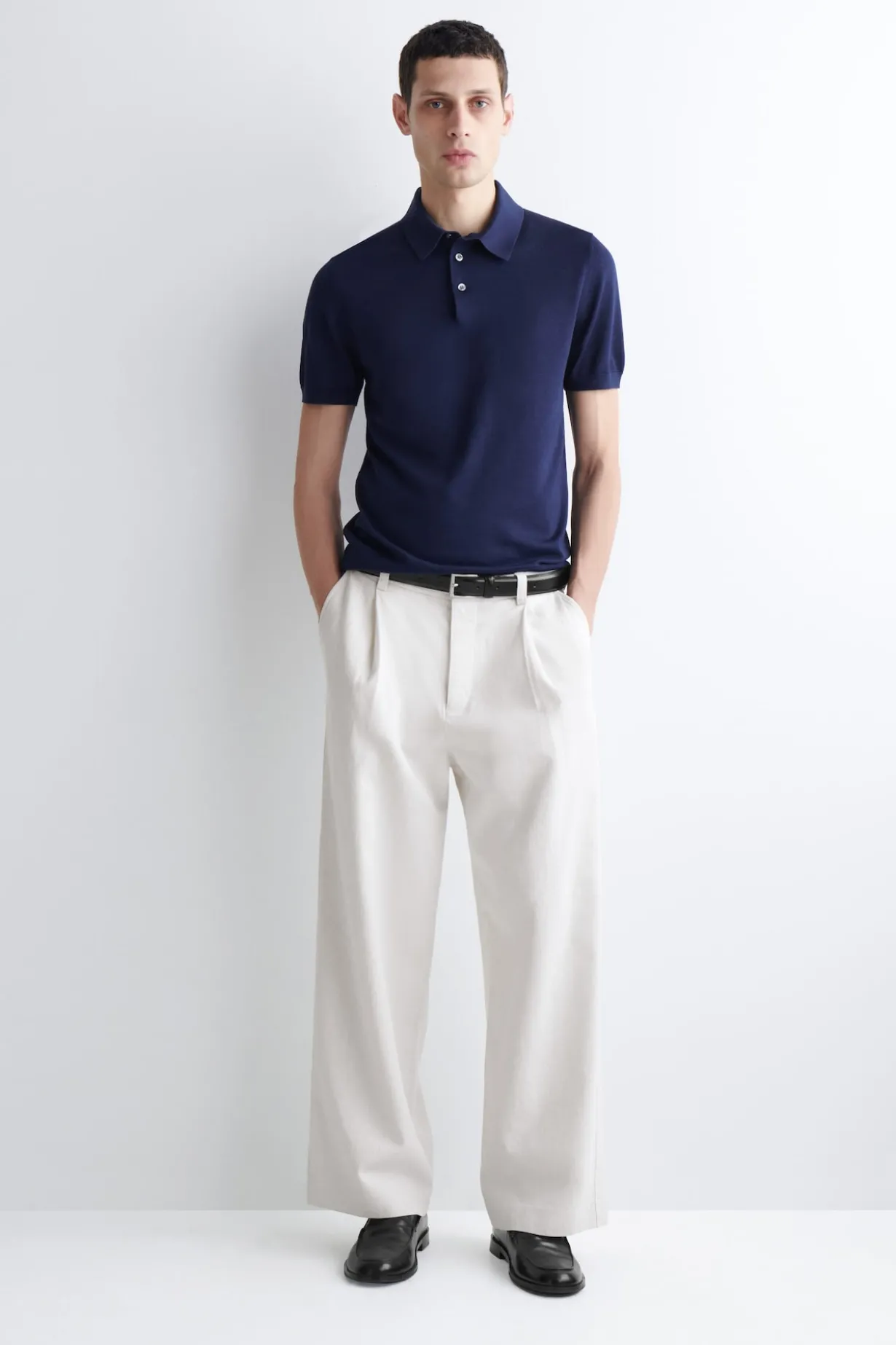 SCHMAL GESCHNITTENES POLOSHIRT AUS SEIDENSTRICK