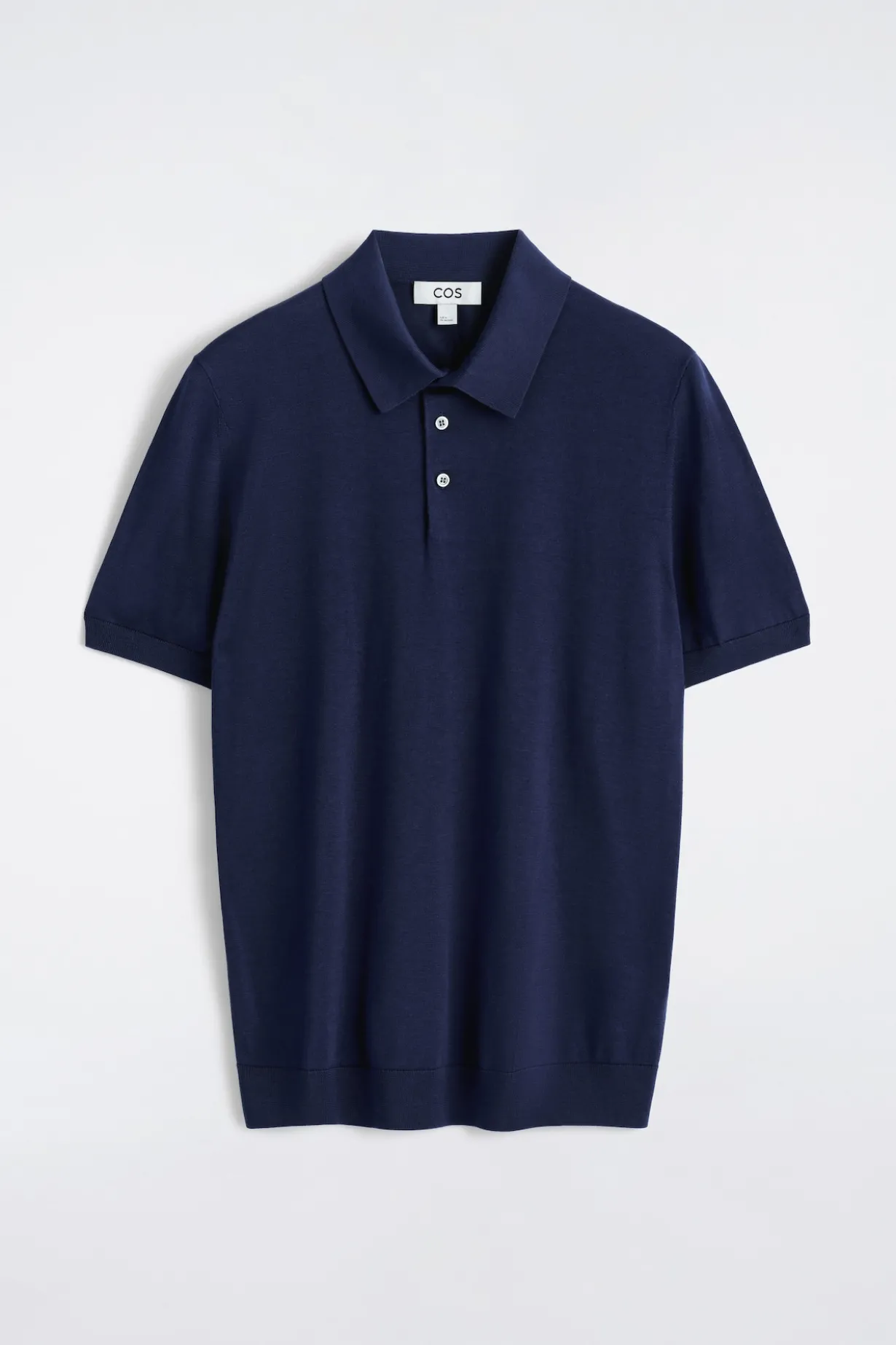 SCHMAL GESCHNITTENES POLOSHIRT AUS SEIDENSTRICK