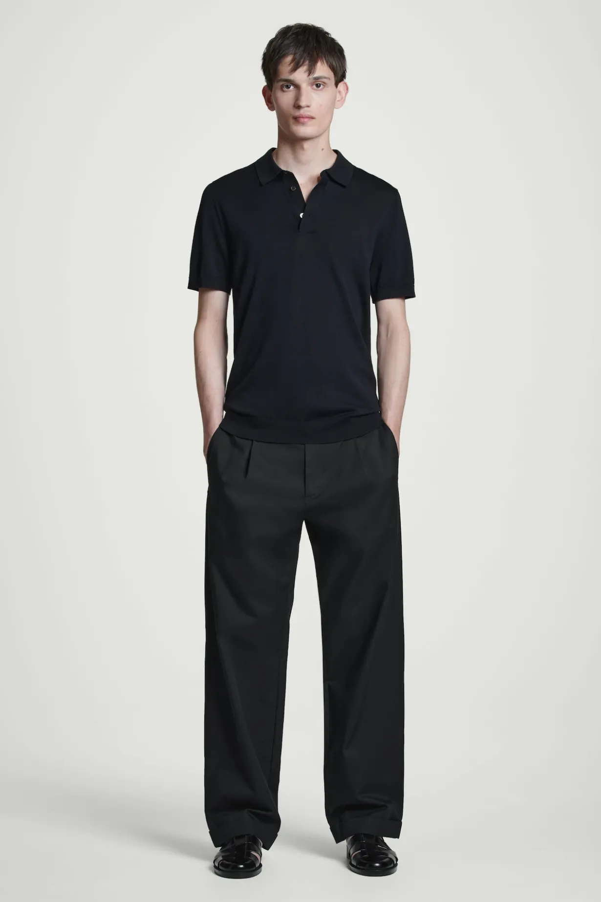 SCHMAL GESCHNITTENES POLOSHIRT AUS SEIDENSTRICK