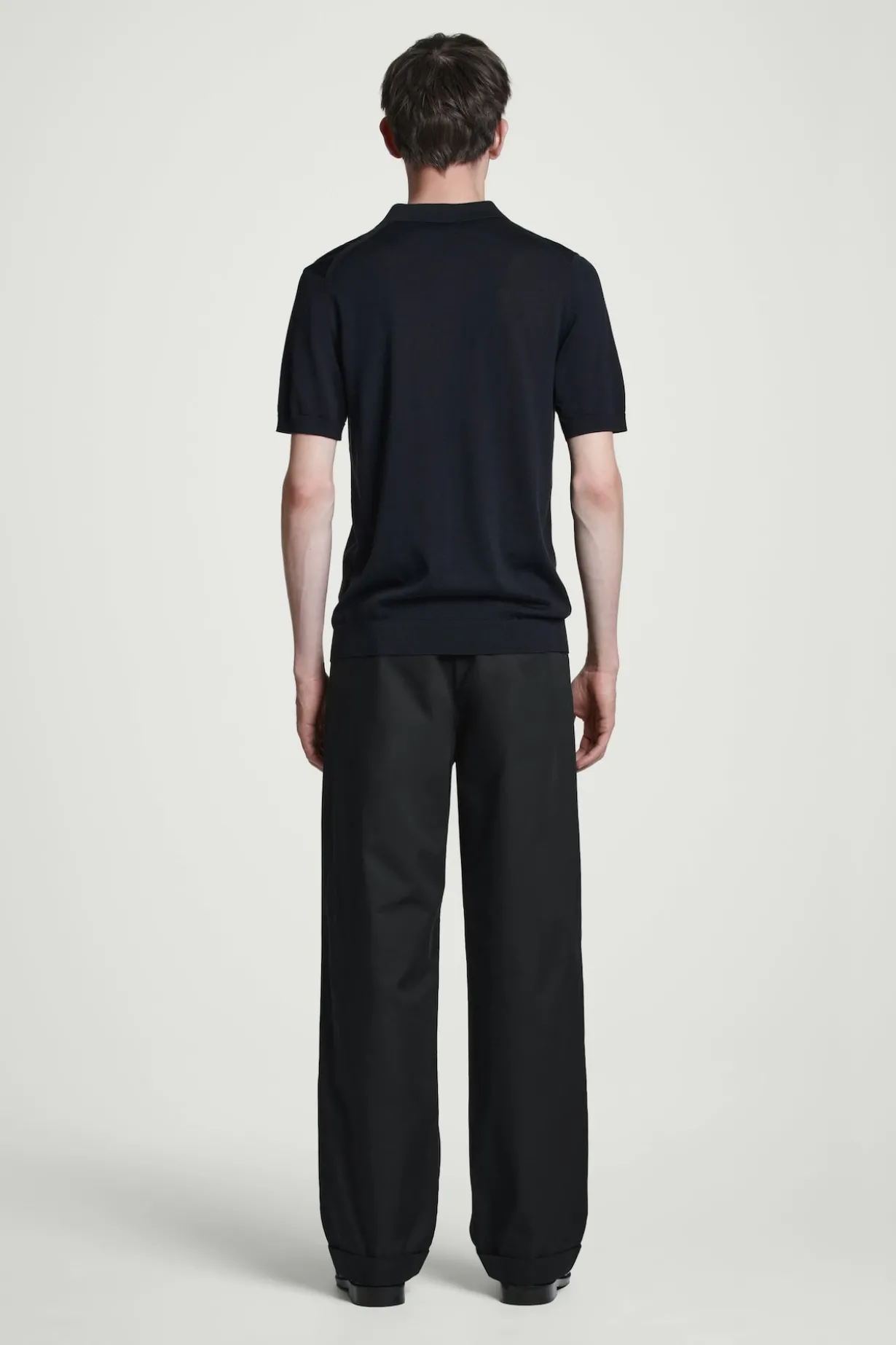 SCHMAL GESCHNITTENES POLOSHIRT AUS SEIDENSTRICK