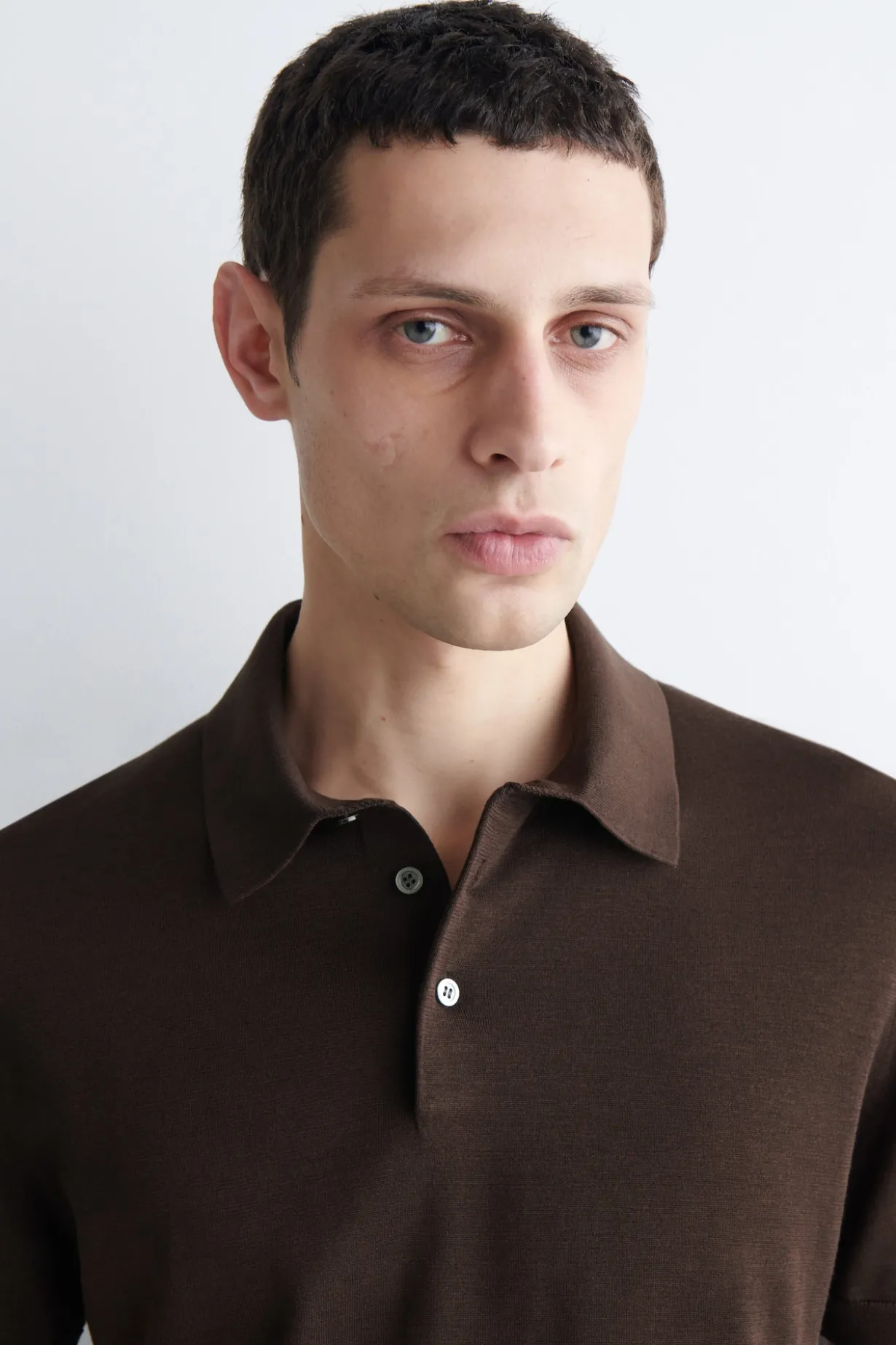 SCHMAL GESCHNITTENES POLOSHIRT AUS SEIDENSTRICK