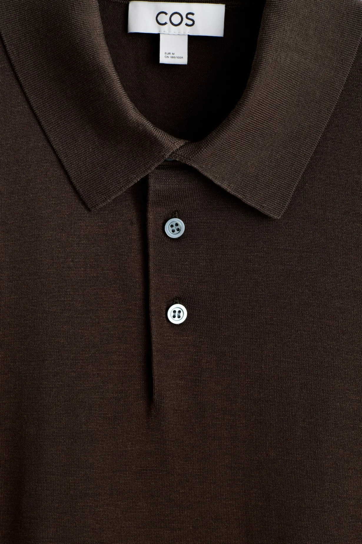 SCHMAL GESCHNITTENES POLOSHIRT AUS SEIDENSTRICK