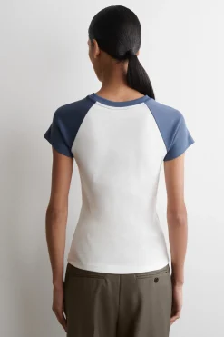 SCHMAL GESCHNITTENES T-SHIRT AUS BAUMWOLLE