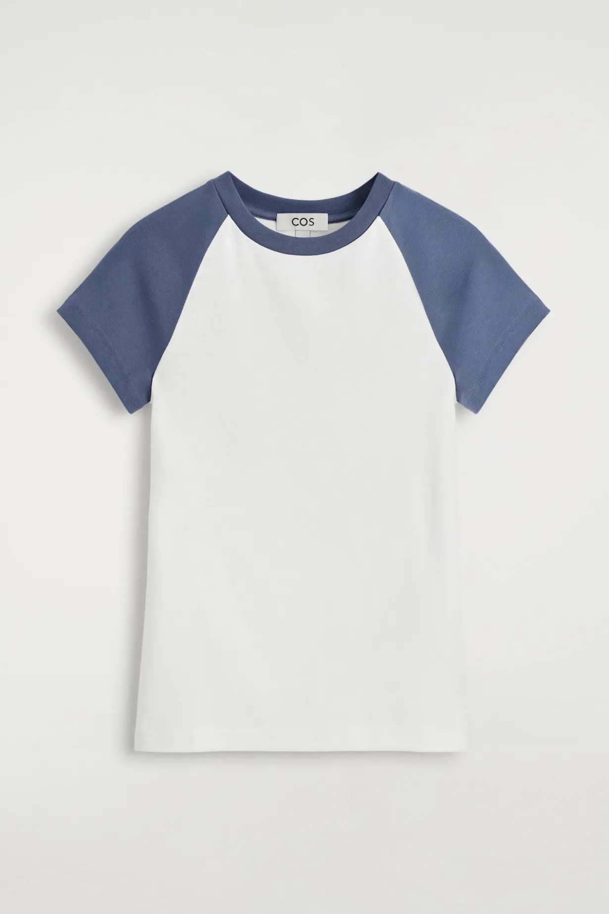 SCHMAL GESCHNITTENES T-SHIRT AUS BAUMWOLLE