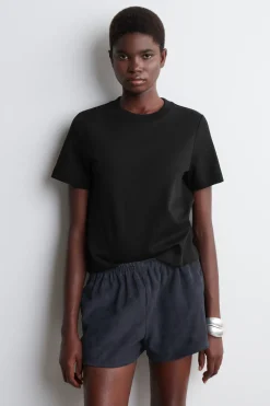 SCHMAL GESCHNITTENES T-SHIRT