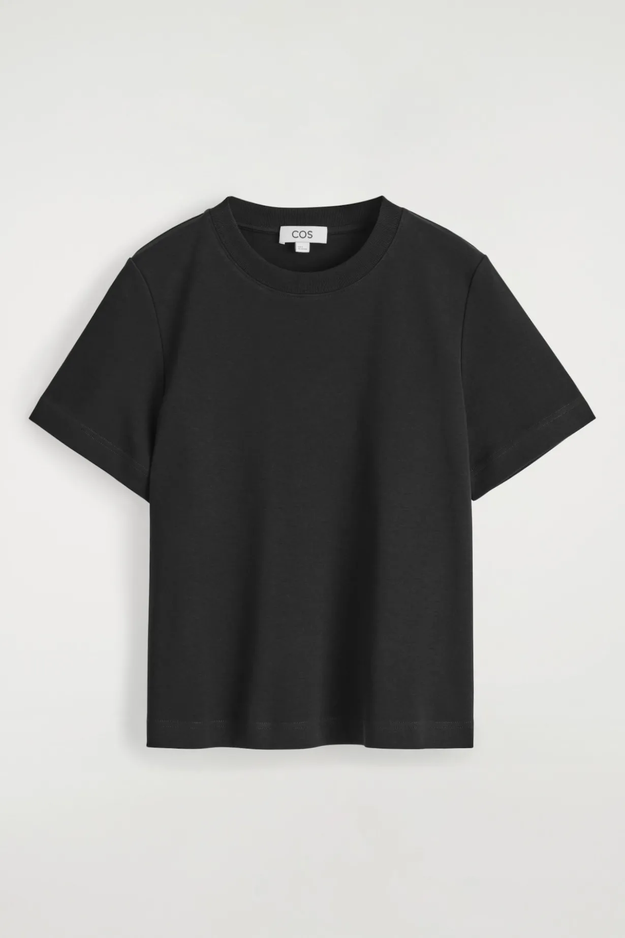 SCHMAL GESCHNITTENES T-SHIRT