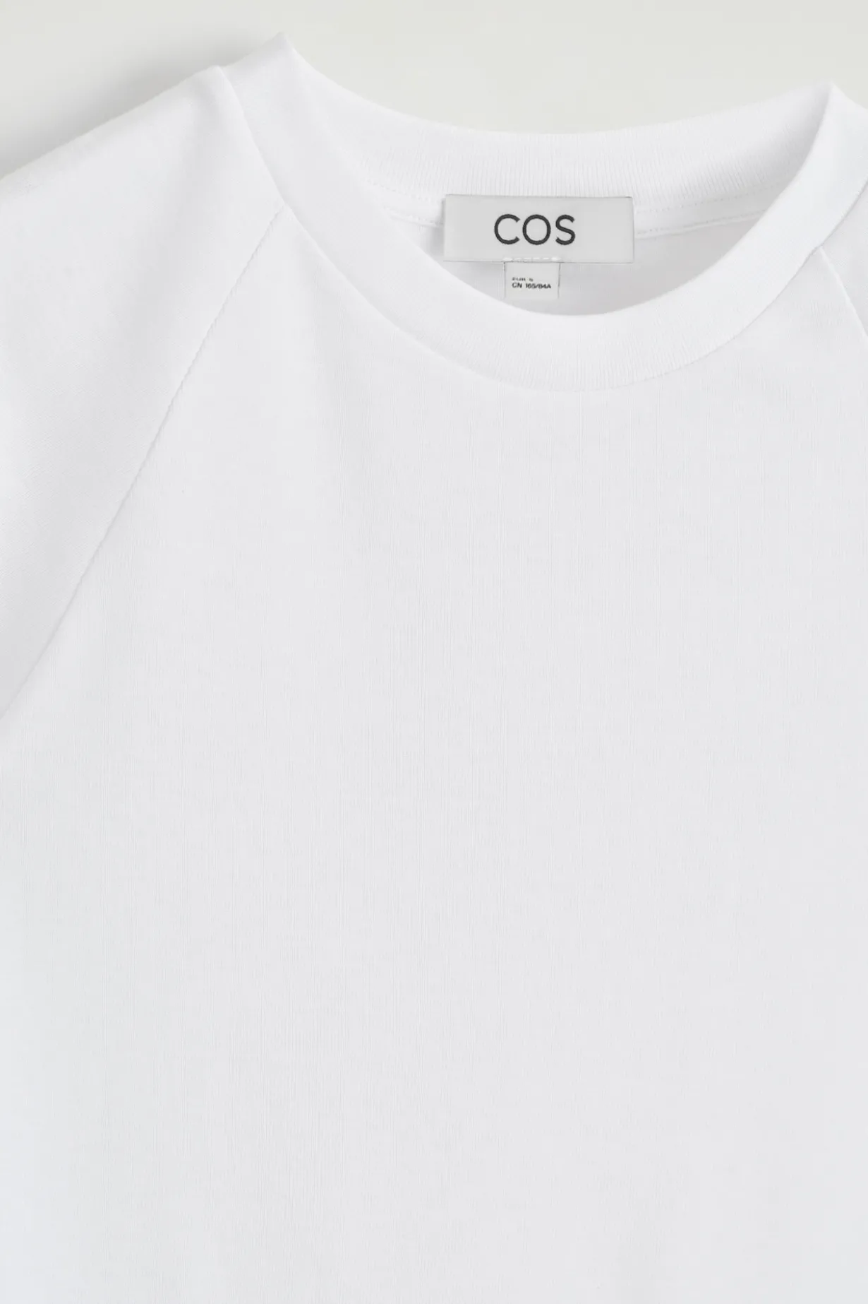 SCHMAL GESCHNITTENES T-SHIRT AUS BAUMWOLLE