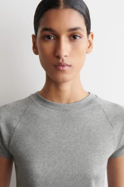 SCHMAL GESCHNITTENES T-SHIRT AUS BAUMWOLLE