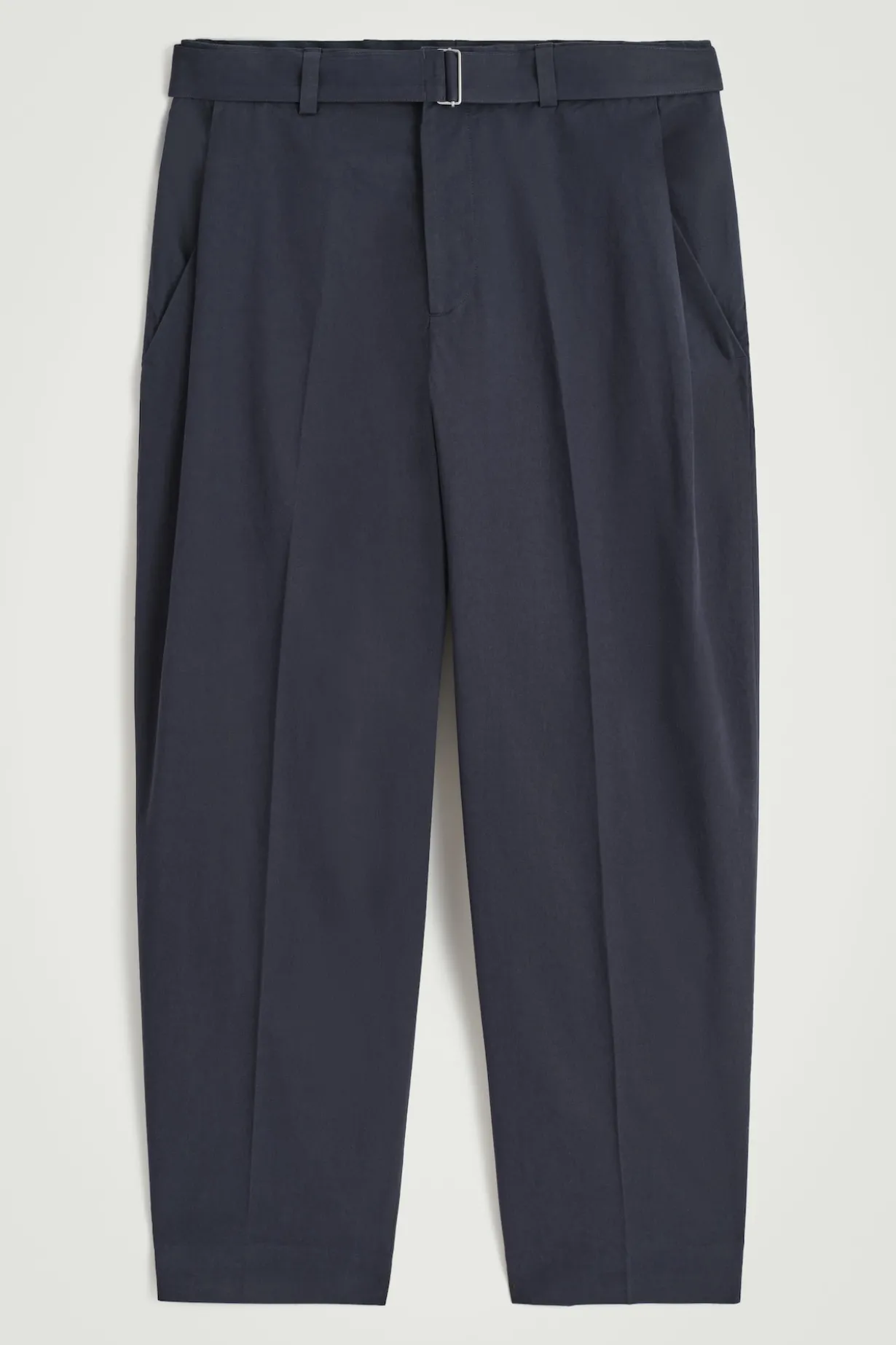 SCHMAL ZULAUFENDE BAUMWOLLHOSE MIT GÜRTEL