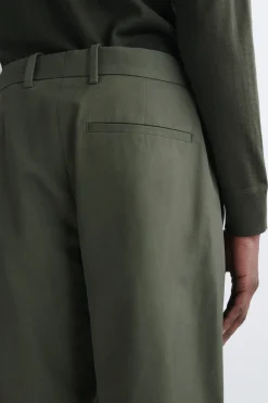 SCHMAL ZULAUFENDE CHINOHOSE AUS BAUMWOLLE
