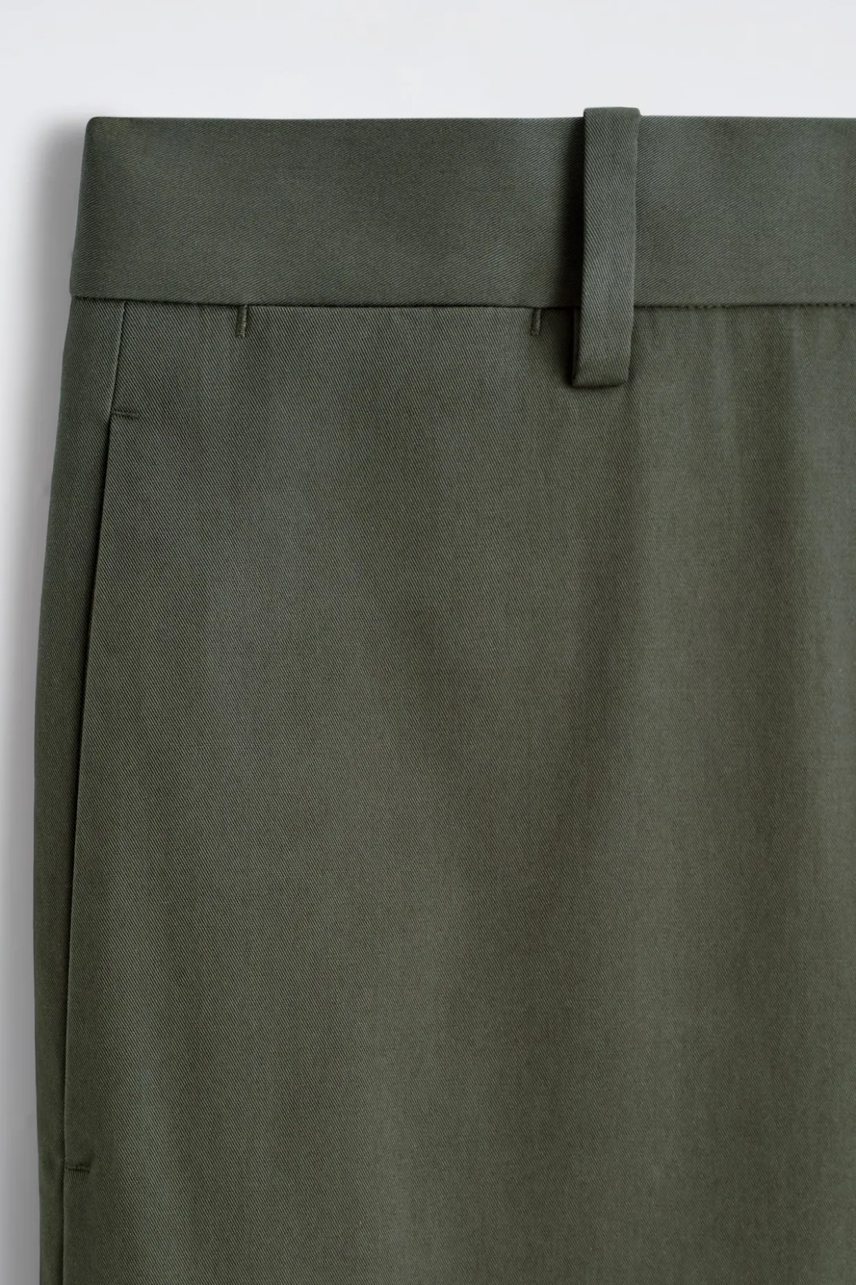 SCHMAL ZULAUFENDE CHINOHOSE AUS BAUMWOLLE