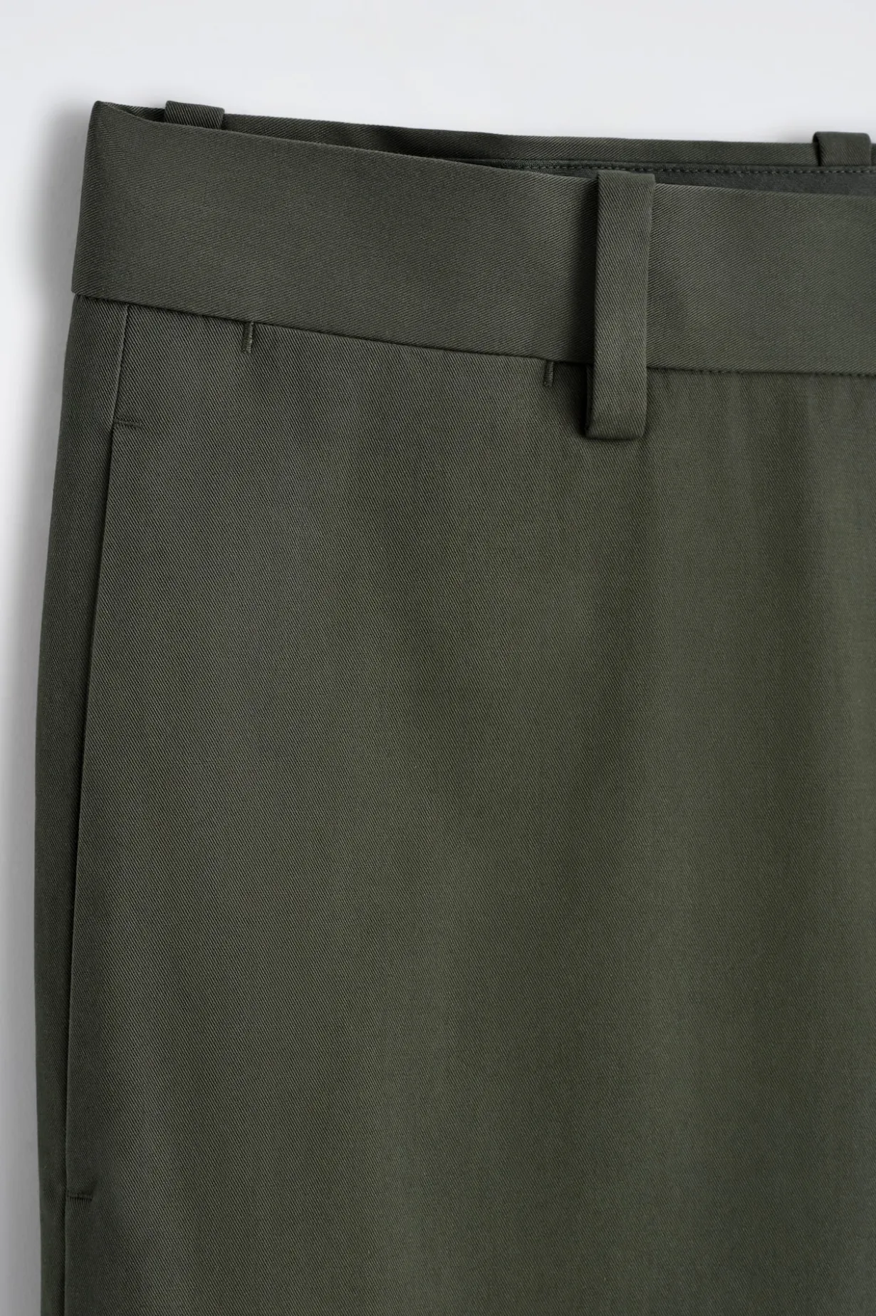 SCHMAL ZULAUFENDE CHINOHOSE AUS BAUMWOLLE
