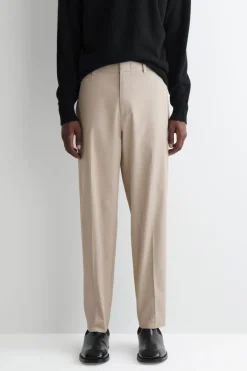 SCHMAL ZULAUFENDE CHINOHOSE AUS BAUMWOLLE