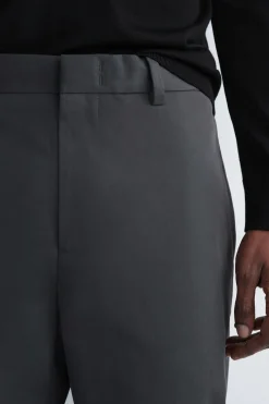 SCHMAL ZULAUFENDE CHINOHOSE AUS BAUMWOLLE