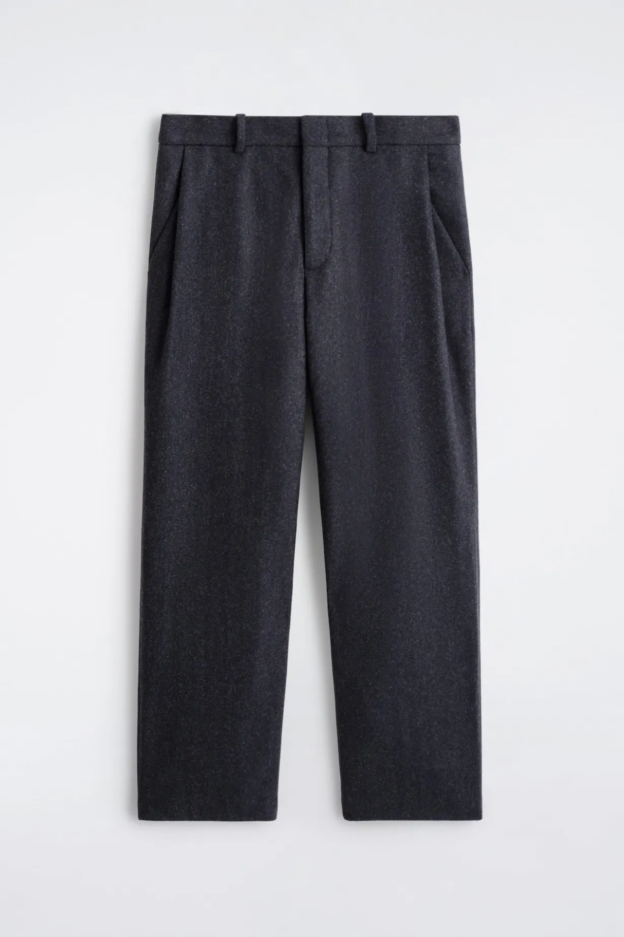 SCHMAL ZULAUFENDE WOLLHOSE